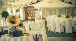 How to Search for the best Table and Chair Rentals for Events